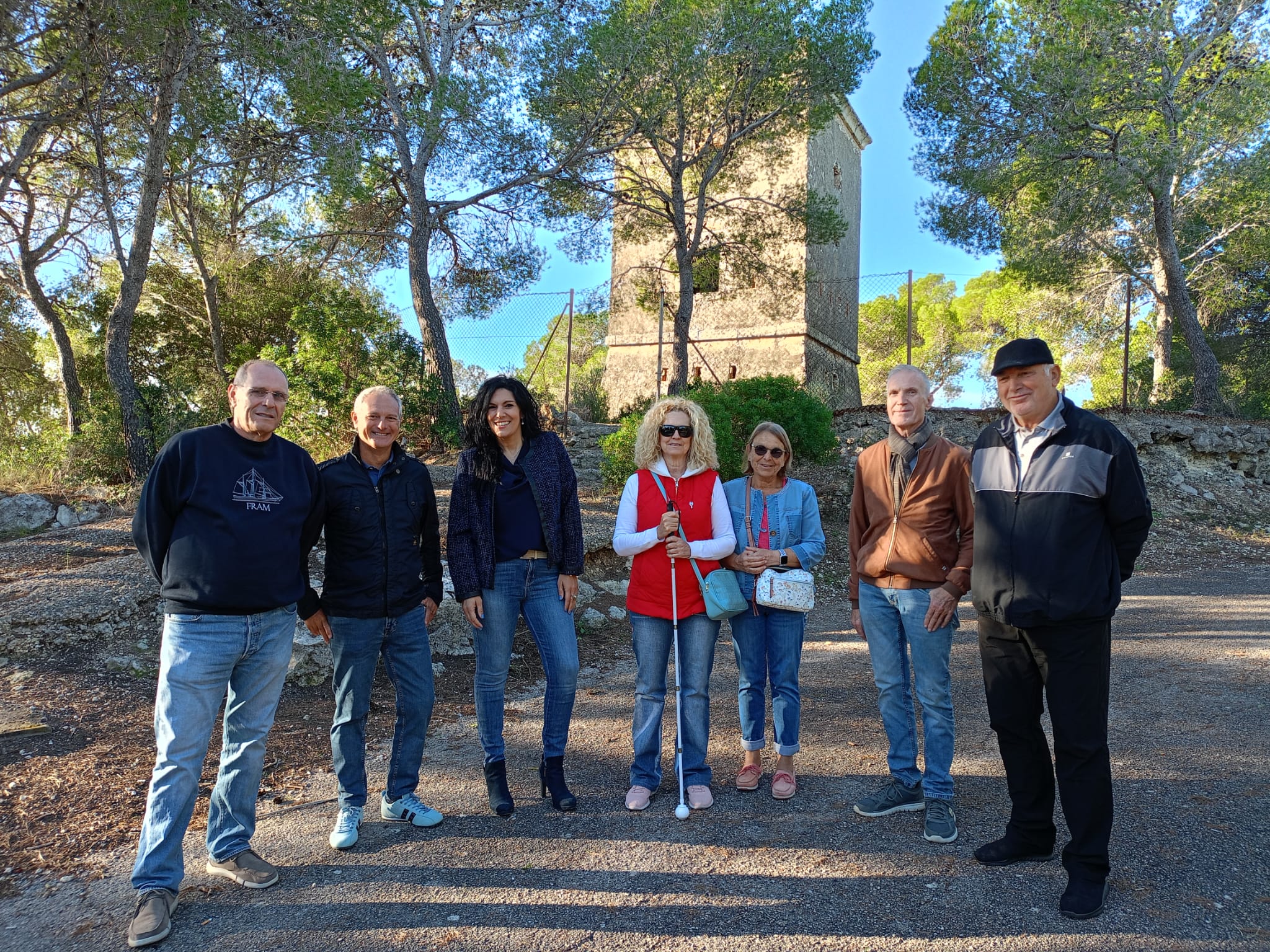 Compareixença al peu de la torre