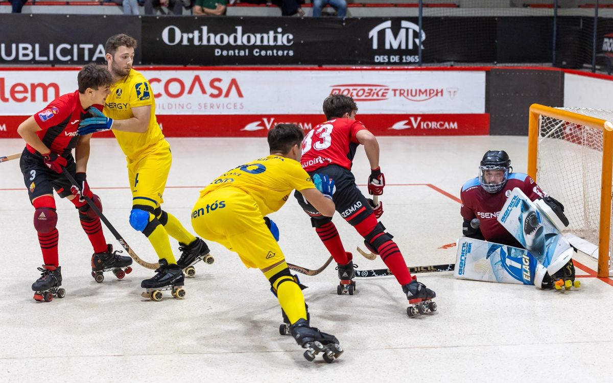 Una acció durant el Reus Deportiu-Sant Just de la jornada 2 de l'OK Lliga, duel que ha suposat la primera victòria ganxeta