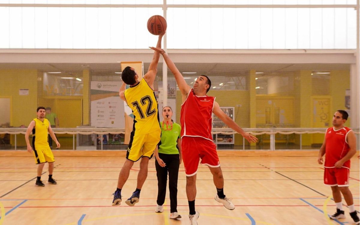 Un partit de bàsquet dels Special Olympics al polilleuger Joan Rebull