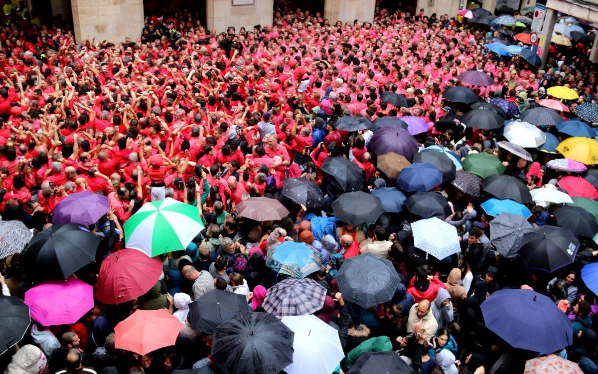 La pluja ha marcat la Diada de Santa Úrsula 2024 a Valls.