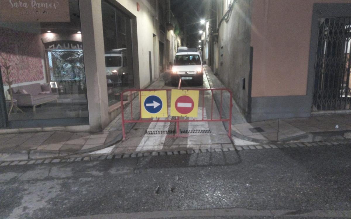 Imatge del carrer Barceloneta tallat al trànsit