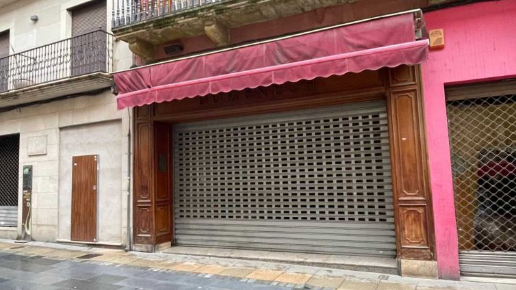 Imatge de ca Domènech, al mig del carrer de la Cort de Valls