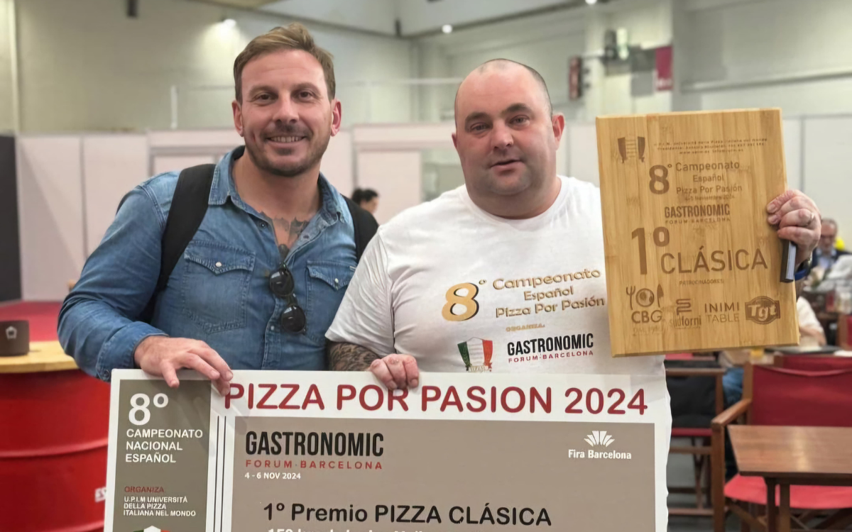 Matteo Grippo, a la dreta de la imatge, ha cuinat la millor pizza d'Espanya en el marc del Gastronomic Forum Barcelona.