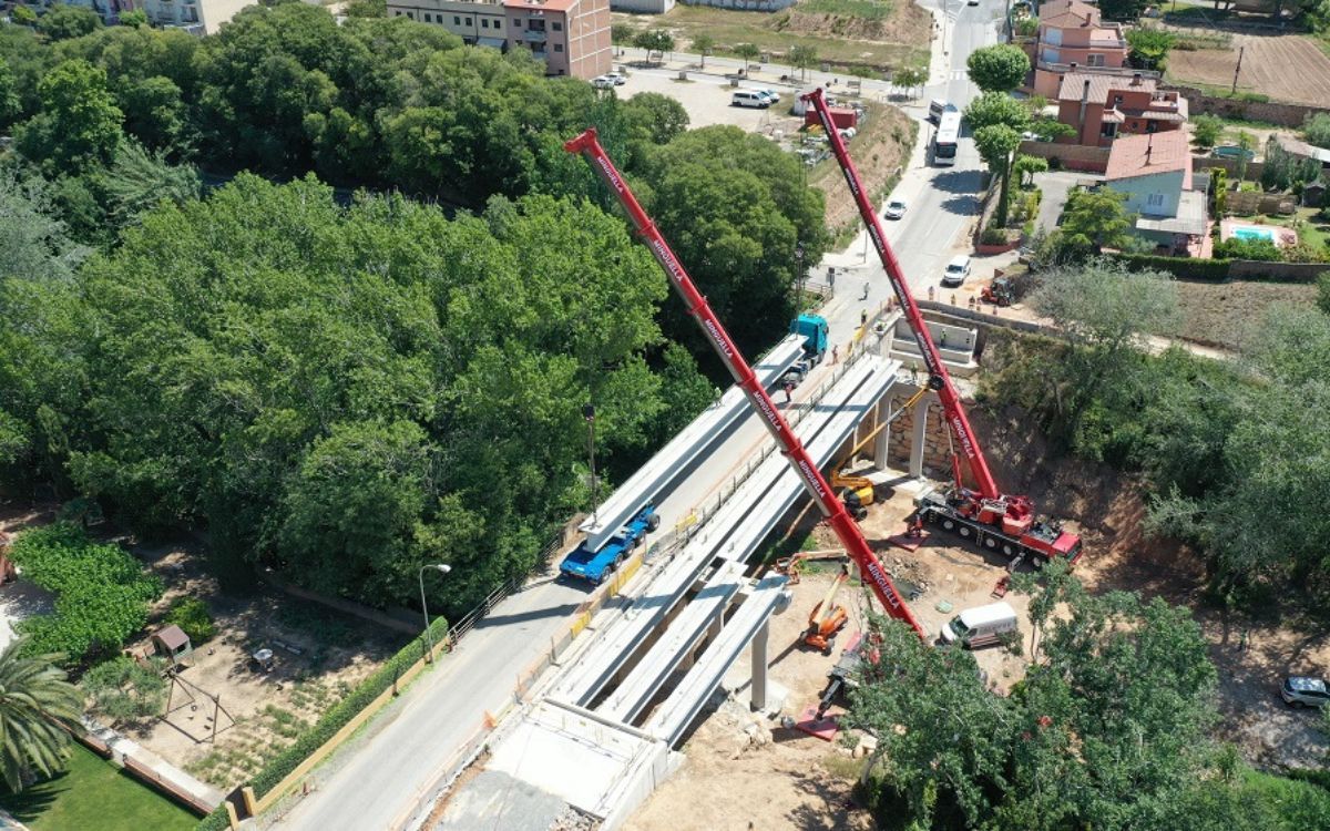 Imatge dels treballs de construcció del nou pont