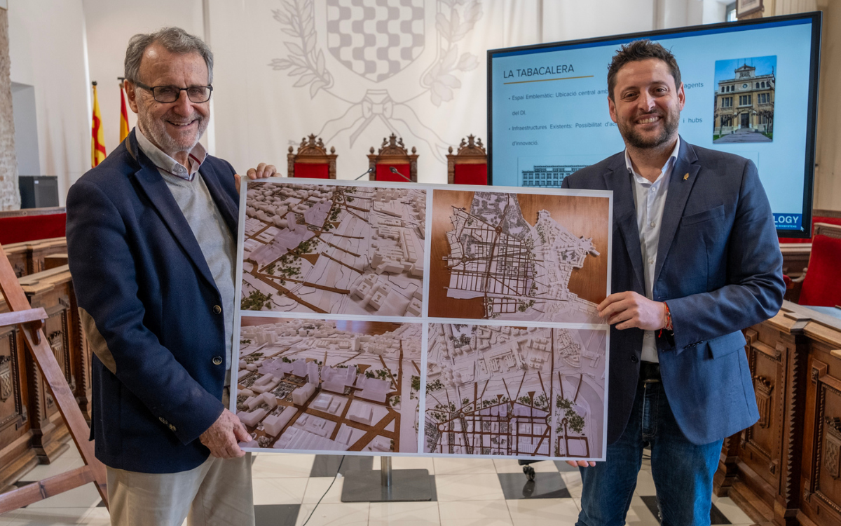 Miquel Barceló i l'alcalde Rubén Viñuales han presentat la proposta del nou barri tecnològic de la Tabacalera.