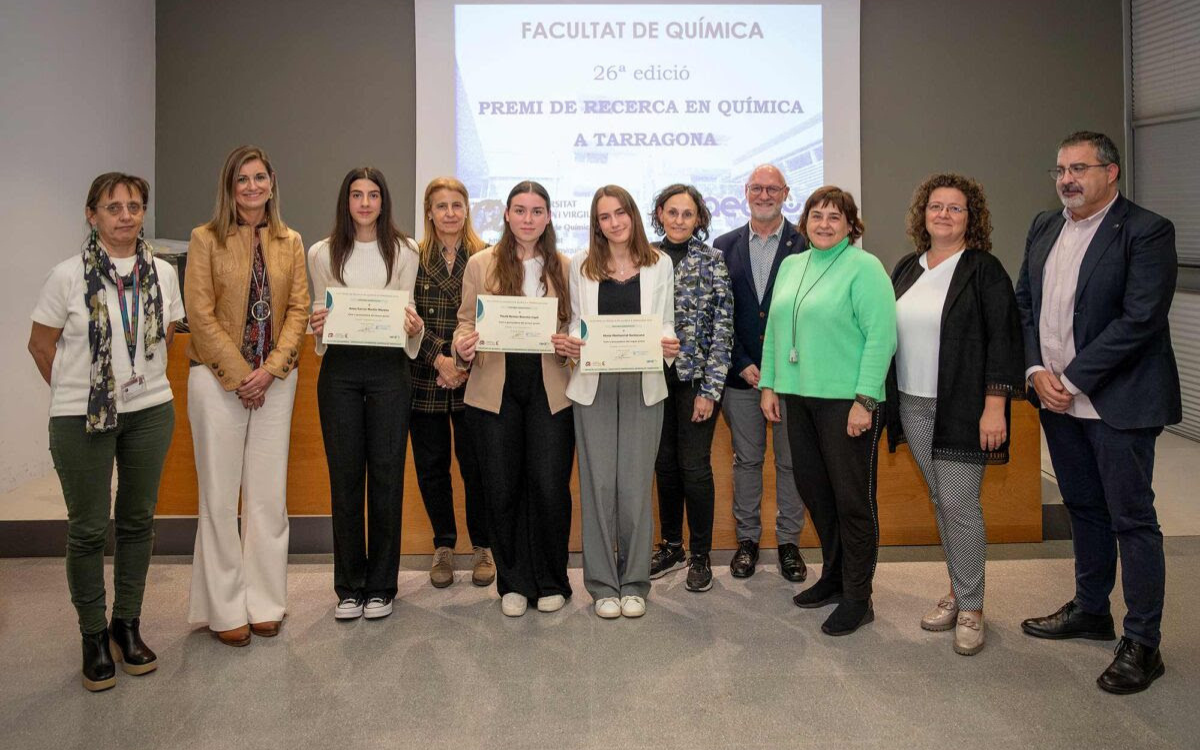 Foto de família del lliurament de la 26a edició dels Premis de Recerca en Química a Tarragona. 