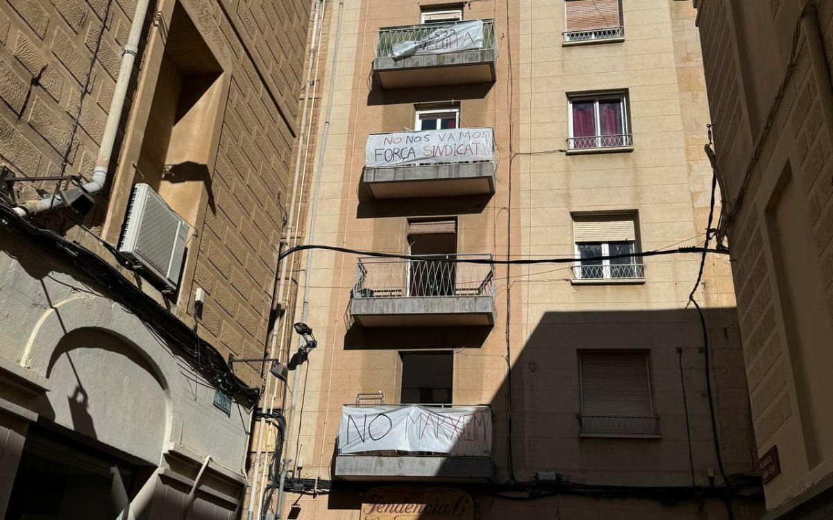 L'edifici del número 23 del carrer dels Recs és un dels que el Sindicat manté en lluita