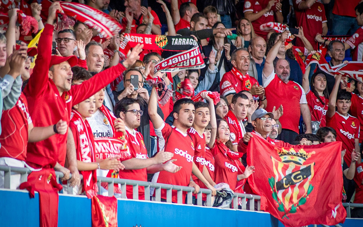 La marea grana es deixarà veure aquest diumenge a l'Estadi Johan Cruyff en el derbi entre el Barça Atlètic i el Nàstic.