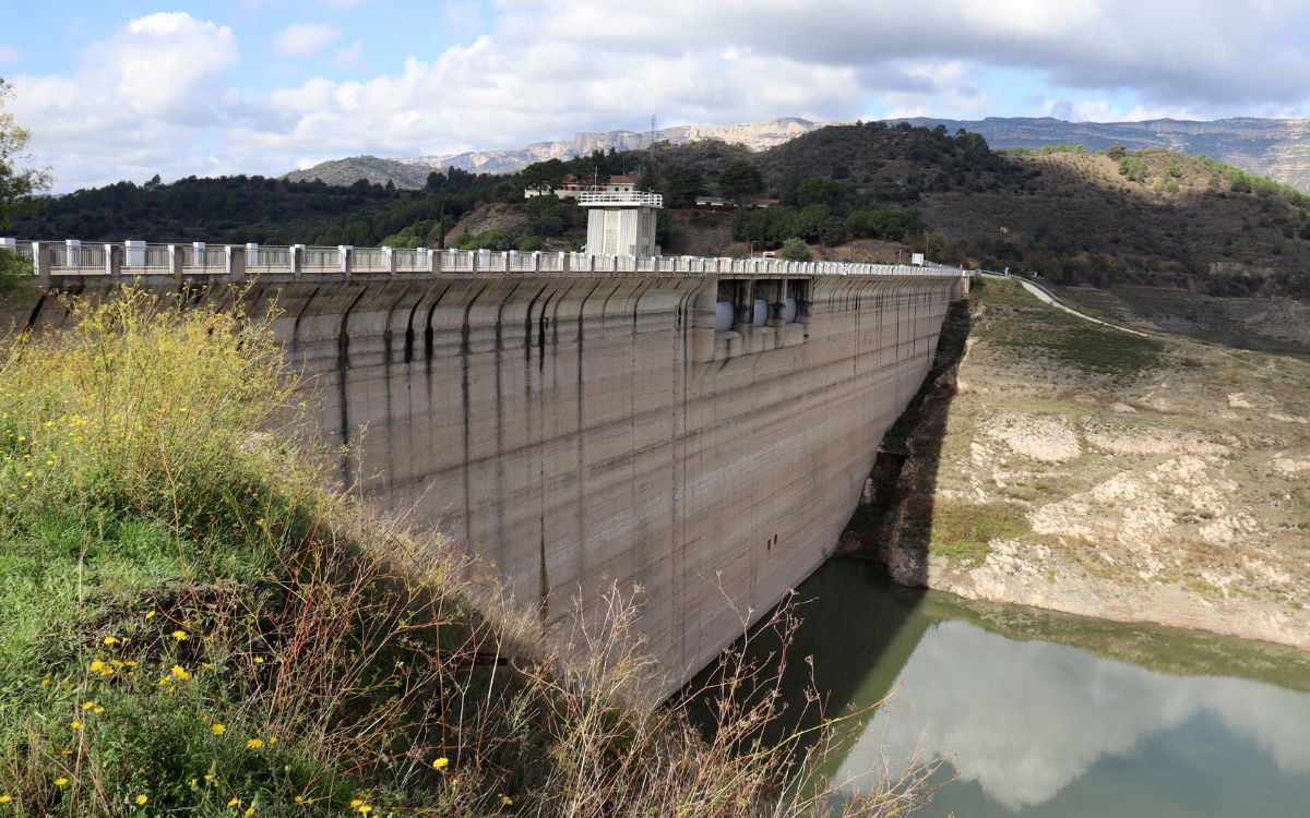 L'embassament de Siurana es troba en el terme municipal de Cornudella de Montsant