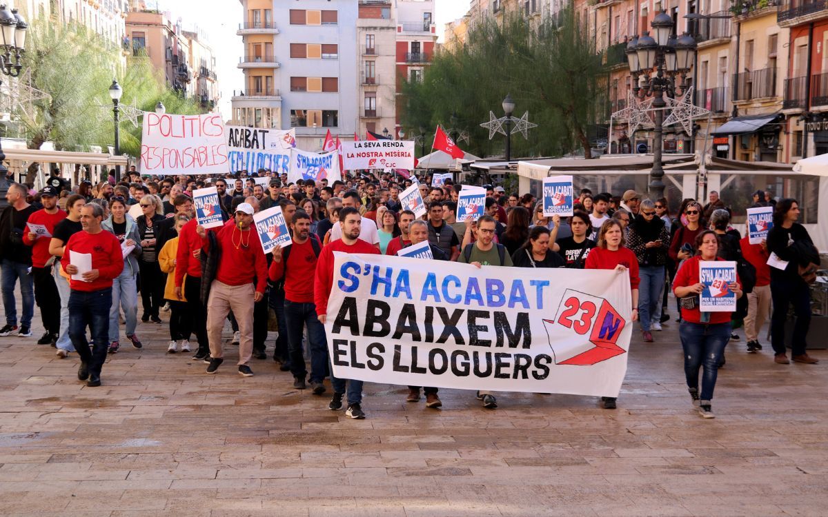 La manifestació va acabar a la plaça de la Font