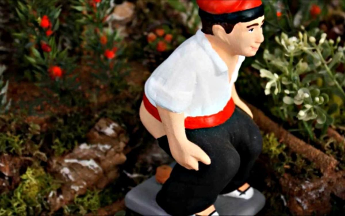 Imatge d'un caganer al pessebre