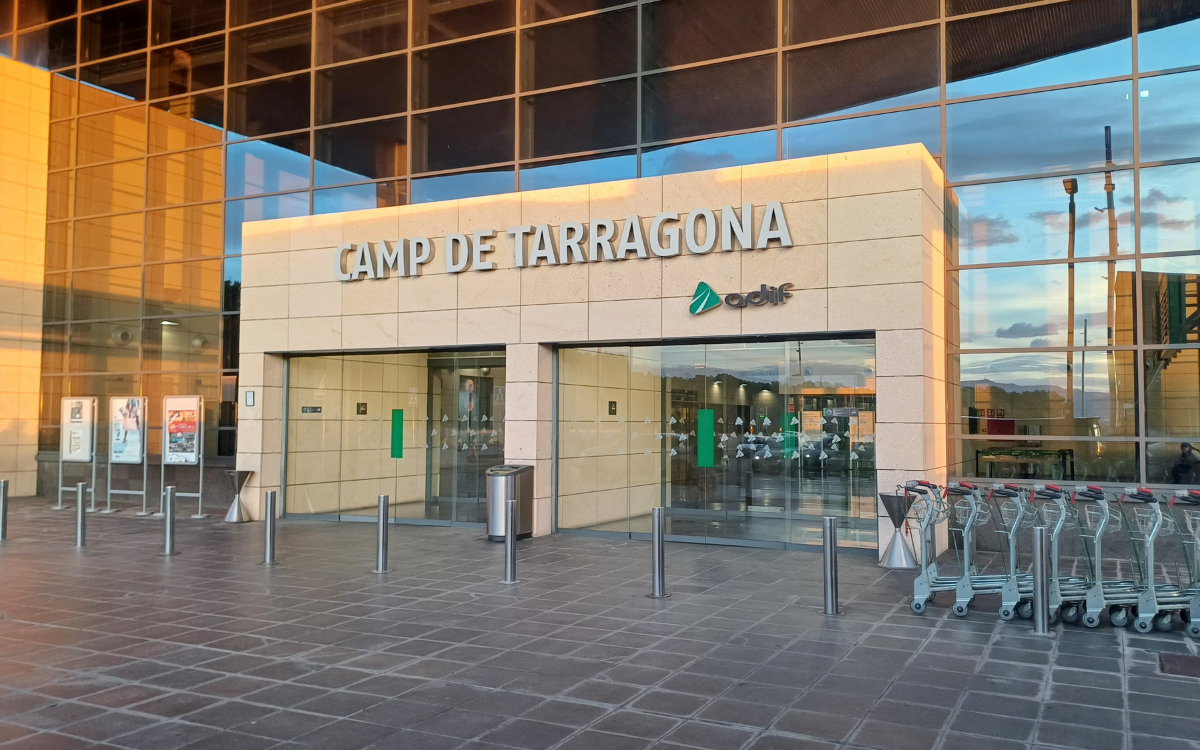 L'estació Camp de Tarragona tindrà un pàrquing gratuït que impulsa Adif.