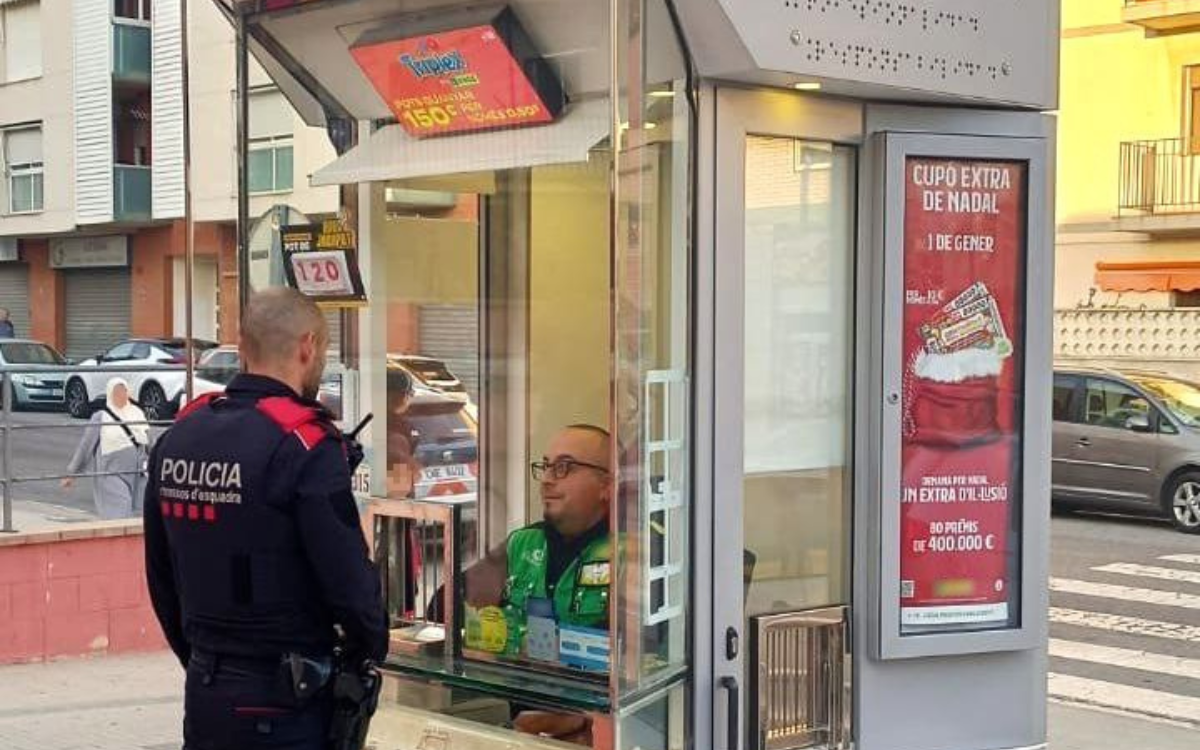 La víctima del robatori és un venedor de l'ONCE que té el seu quiosc de venda a tocar del Mercat de Torreforta.