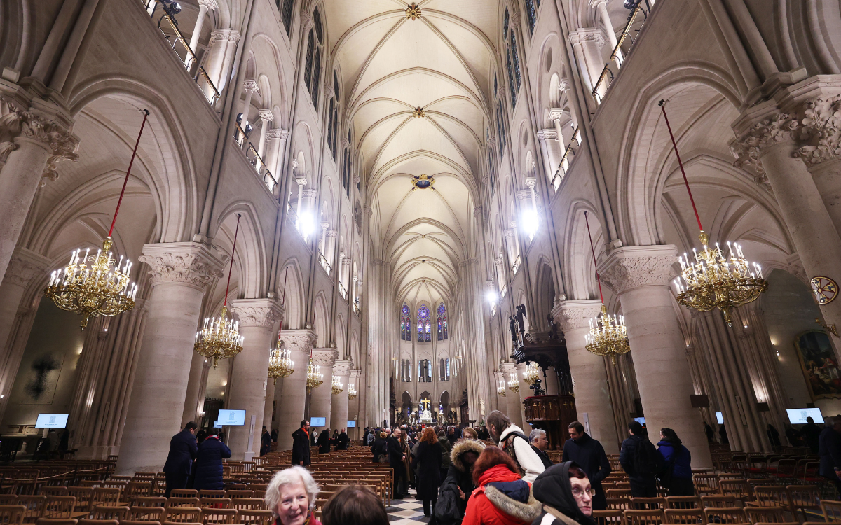 La catedral de Notre-Dame de París va reobrir portes aquest passat cap de setmana.