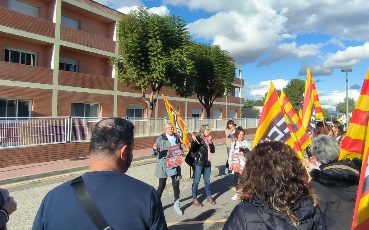 Els treballadors van protestar contra l'acomiadament del president del comitè d'empresa el passat divendres 13 de desembre.