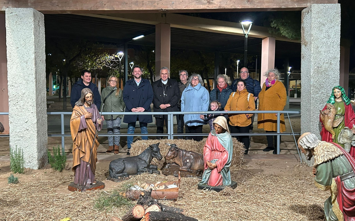 Aquest dijous 19 de desembre, l'alcalde de Tarragona, Rubén Viñuales, i l'arquebisbe Joan Planellas van visitar el pessebre municipal de Campclar.