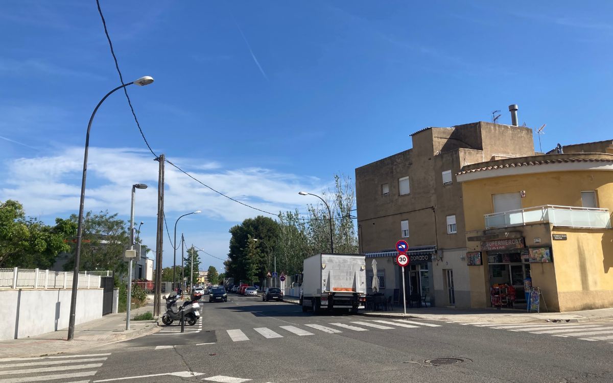 Imatge d'arxiu del carrer Astorga, cantonada amb el carrer de l'Alcalde Marià Pons