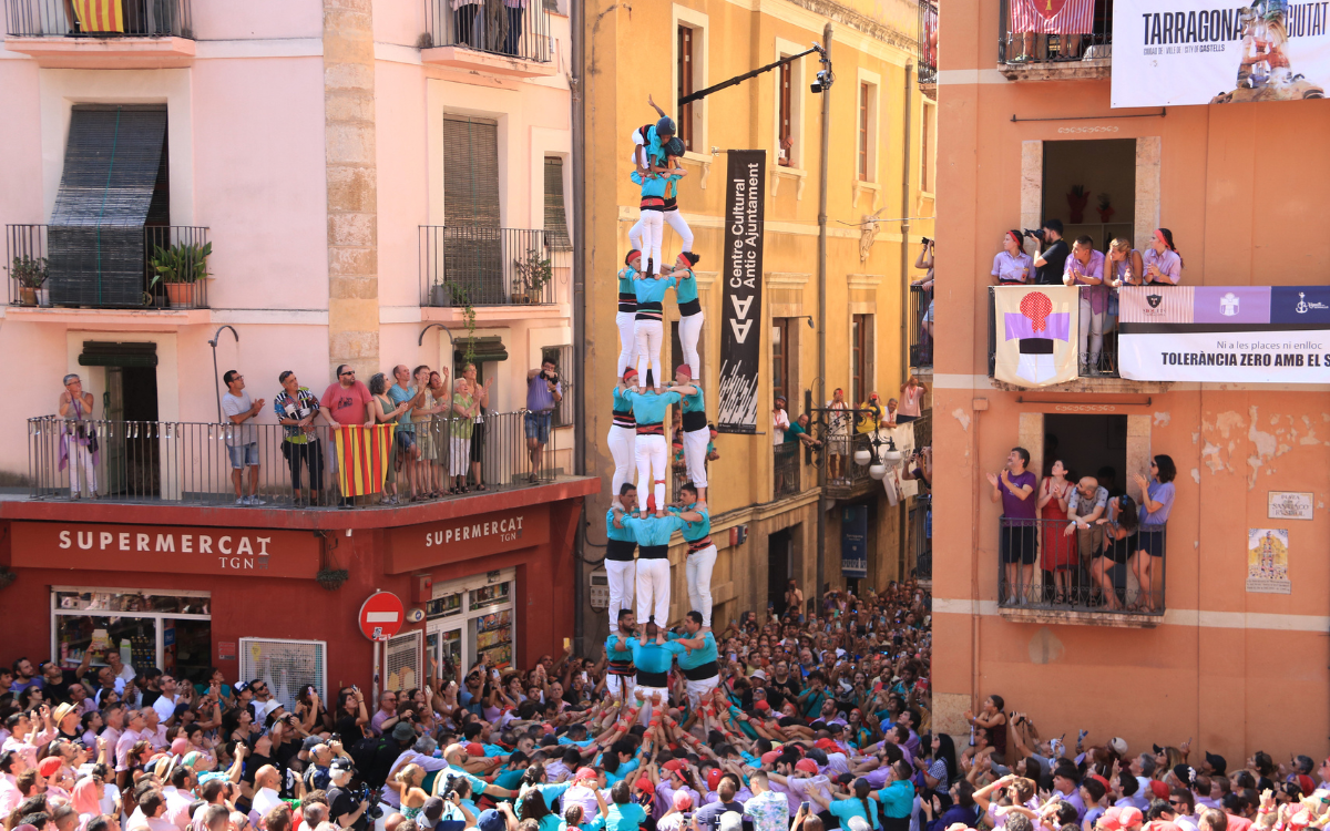 La denunciant va formar part de l'equip de gralles de la Colla Castellera de Sant Pere i Sant Pau.