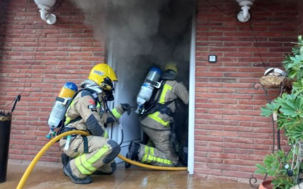 Els bombers han mobilitzat sis dotacions per l'incendi a Tarragona.