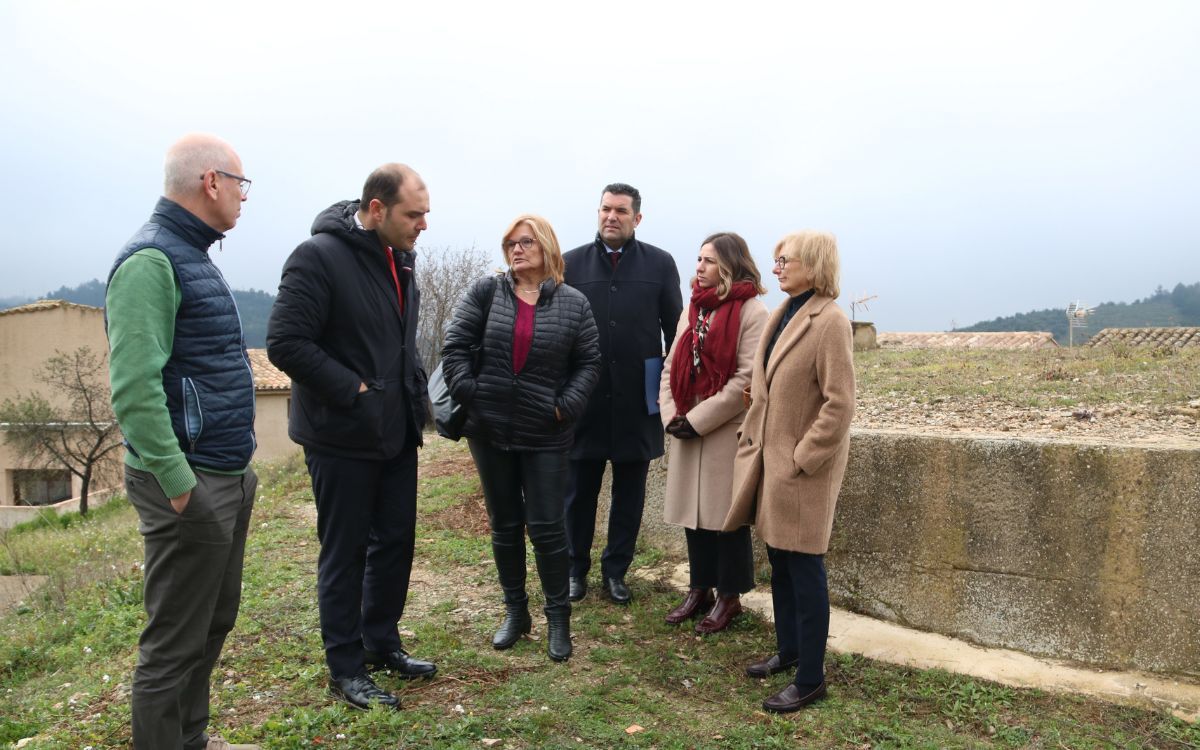 El conseller de presidència, Albert Dalmau, en la seva visita al municipi