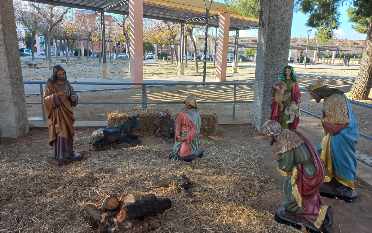 Imatge del pessebre municipal de Campclar, sense en Nen Jesús, aquest dijous 2 gener al matí.