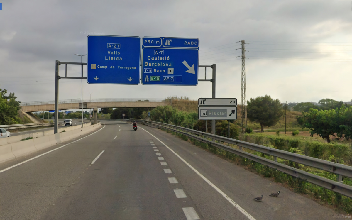 Els usuaris de l'A-27 es queixen de l'estat del ferm de la carretera en el tram entre Tarragona i la Pobla de Mafumet.