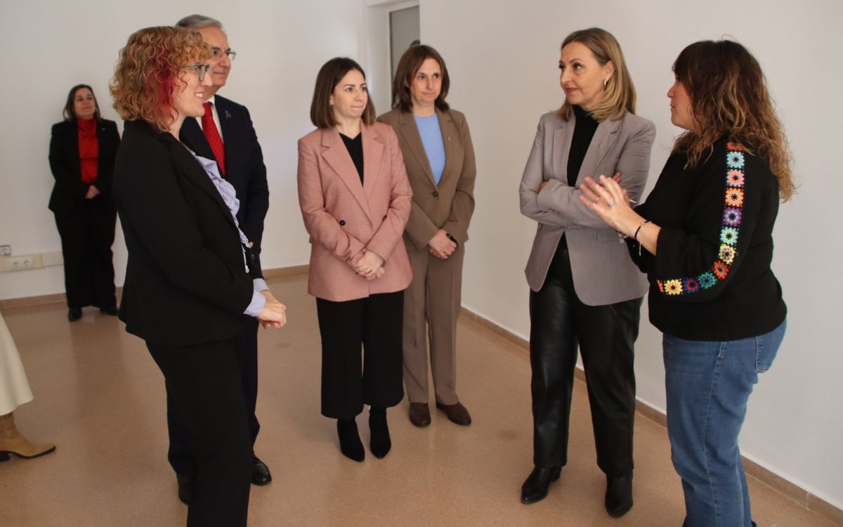 La consellera d'Igualtat i Feminisme, Eva Menor, ha visitat el centre de Tarragona.