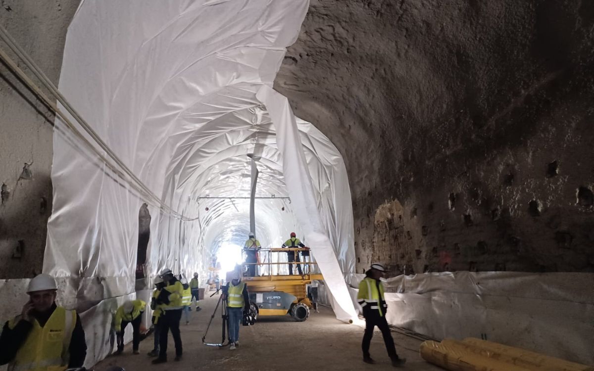 Les obres al túnel de Roda de Berà estan comportant molts maldecaps als viatgers.