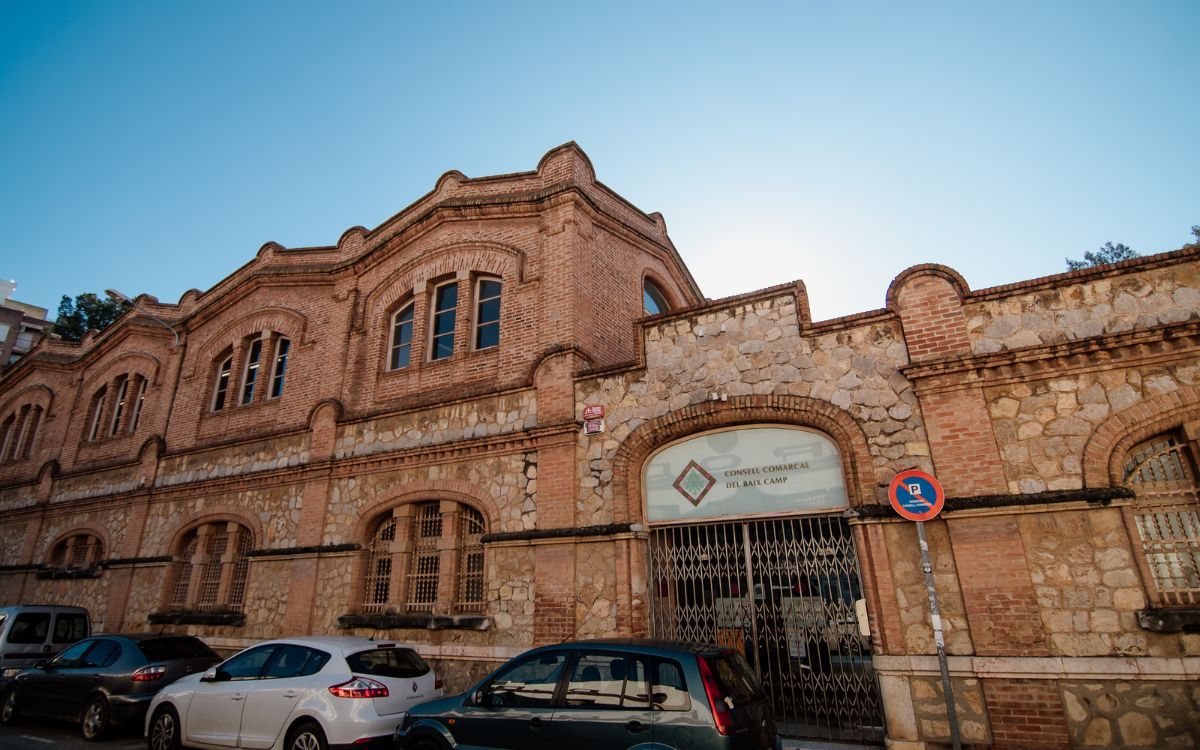 Façana exterior de la seu del Consell Comarcal del Baix Camp a Reus