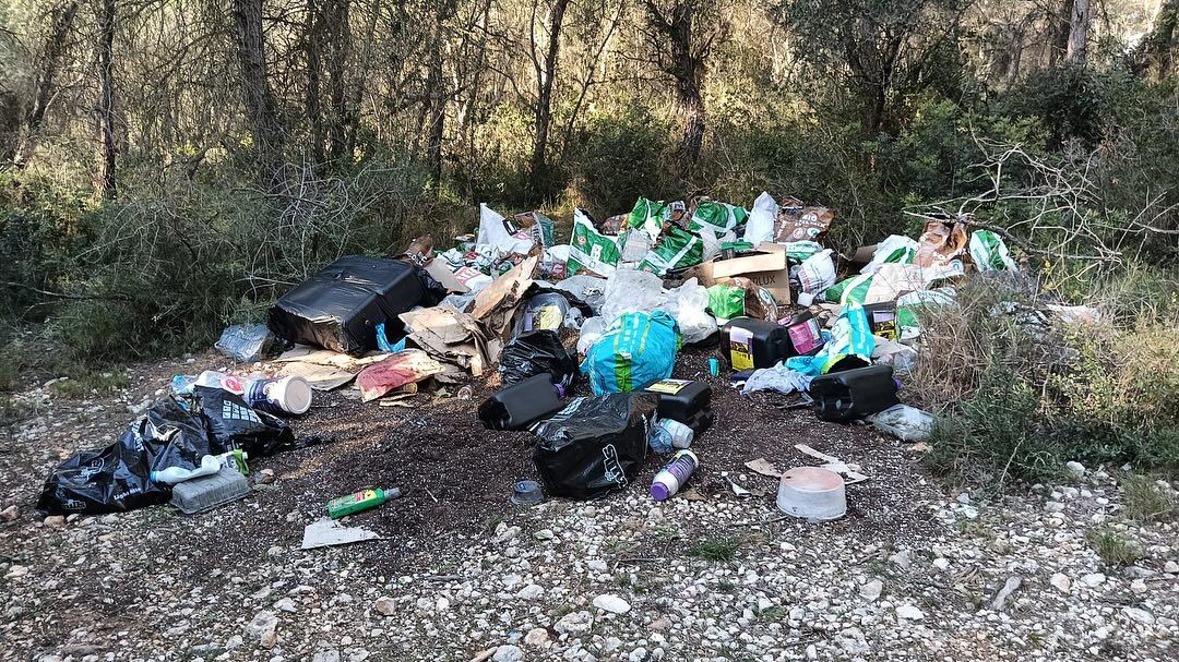 Un dels abocaments localitzat a Albinyana