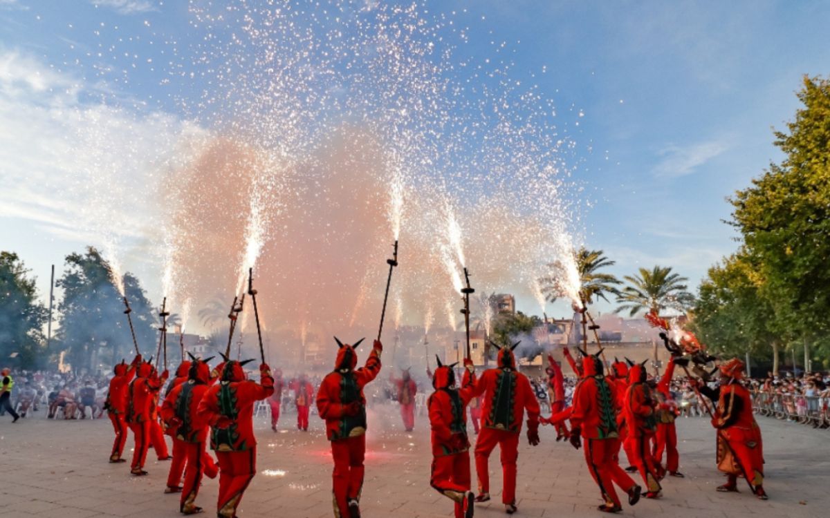 El Ball de Diables de Vila-seca organitza una nova edició de la Nit del Foc.