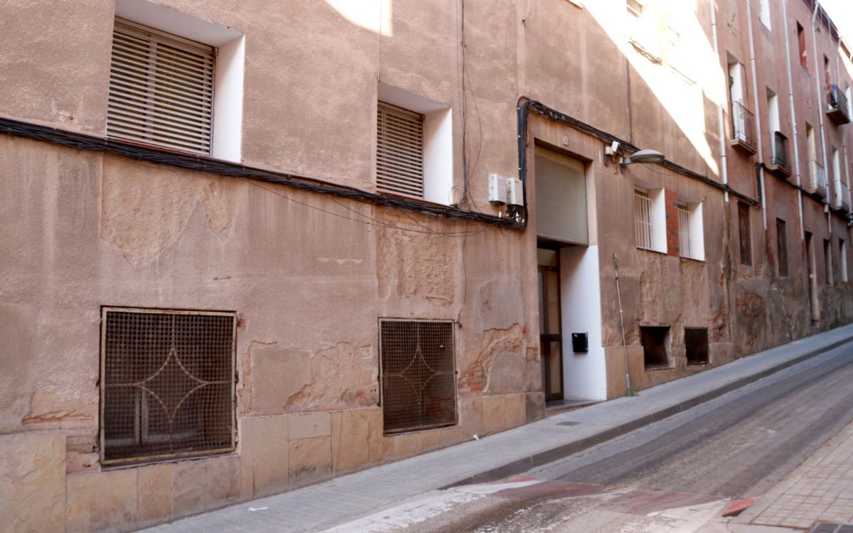 El pis esfondrat a Valls està ubicat al carrer de la Muralla del Castell.