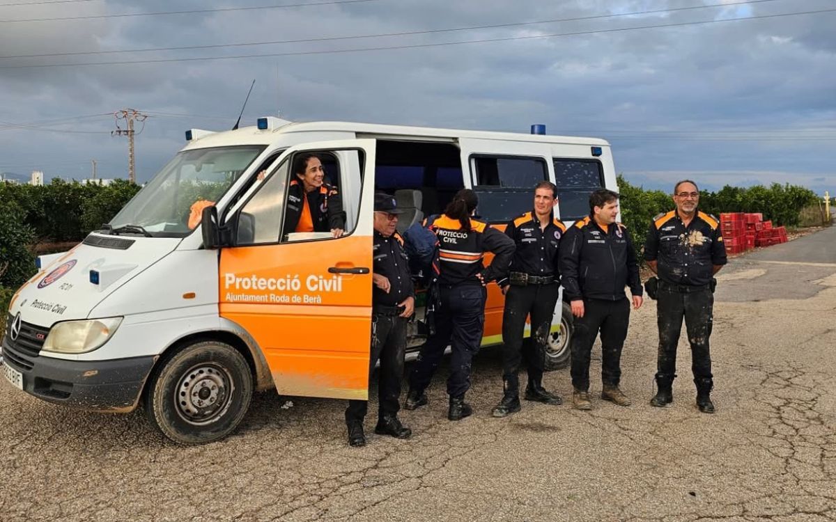 Els membres de Protecció Civil de Roda de Berà van desplaçar-se al País Valencià per la DANA.