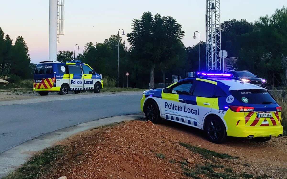 Els agents de la Policia Local de Roda de Berà van enxampar els dos lladres 'in fraganti'.