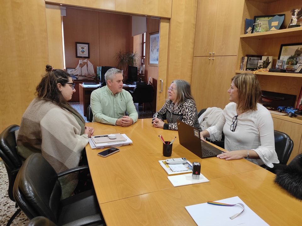 Reunió a l'Ajuntament amb la Delegada Territorial d'Ensenyament