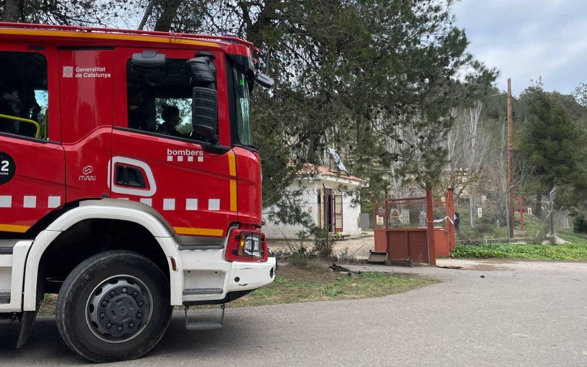 Els bombers han activat una dotzena de dotacions per l'explosió a Vimbodí.