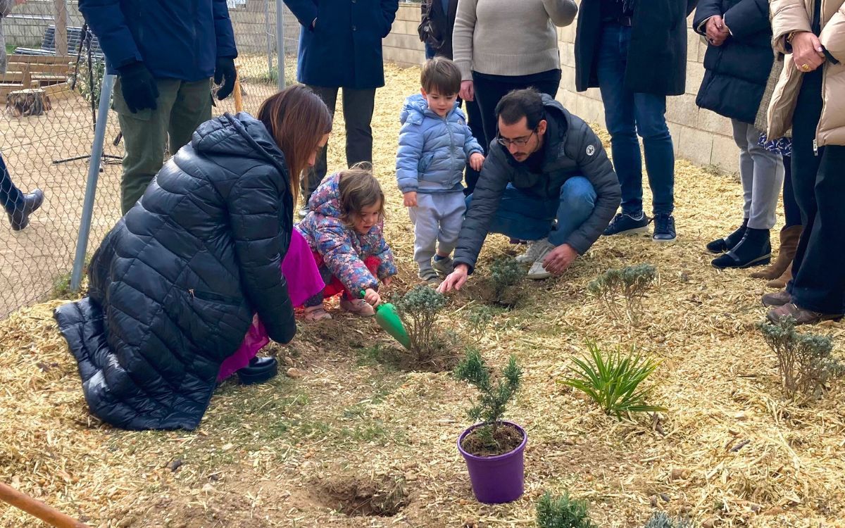 La inauguració ha comptat amb una plantada simbòlic de quatre torretes