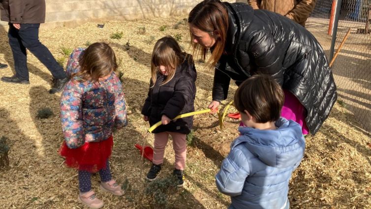 inauguracio jardinet agroreus escola bressol lligabosc sandra perez nacio (1)