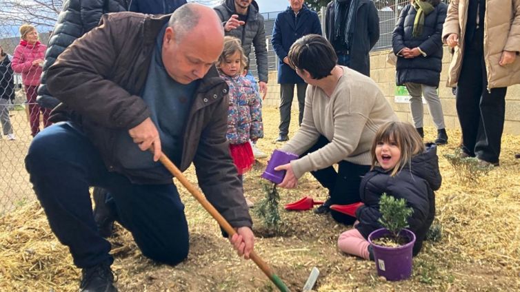 inauguracio jardinet agroreus escola bressol lligabosc sandra perez nacio (2)