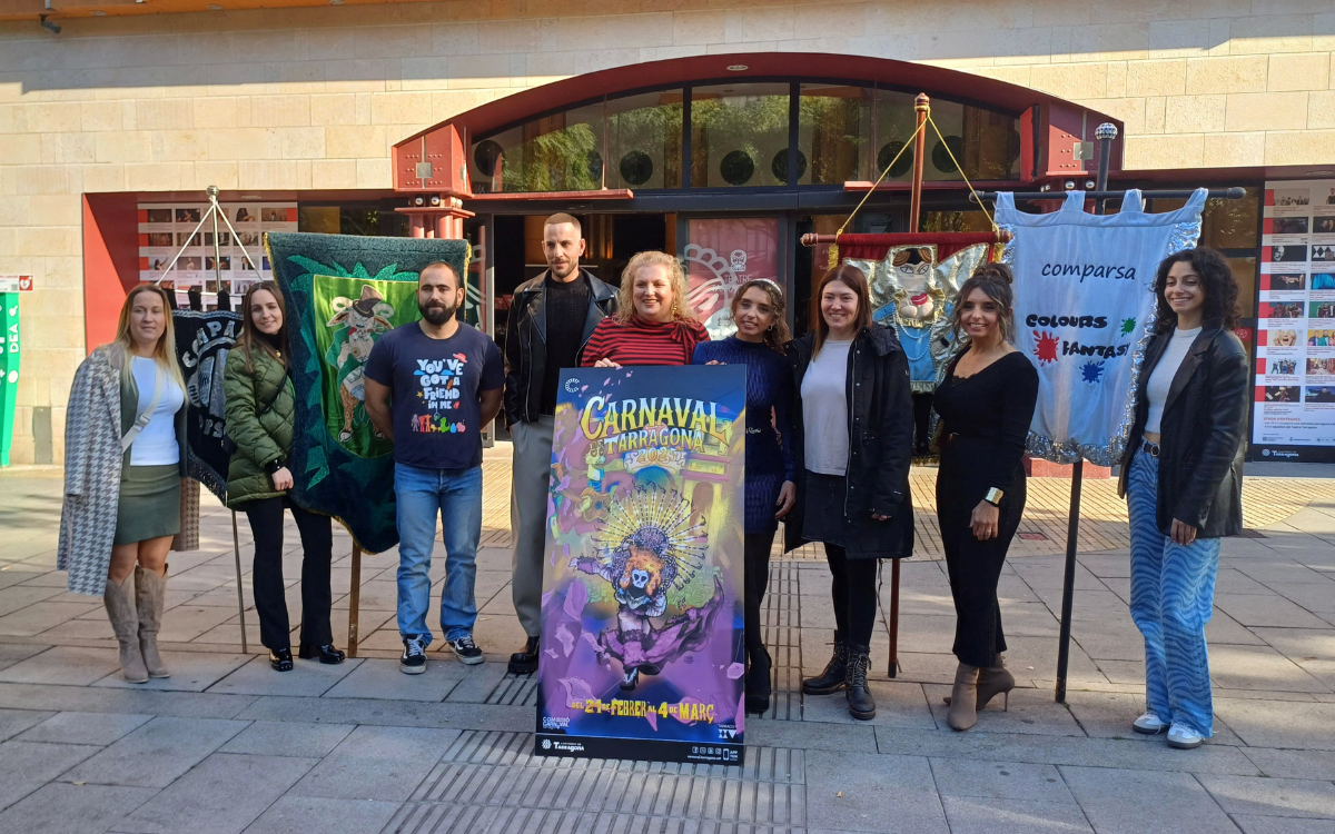 Foto de família de la presentació del Carnaval de Tarragona 2025.