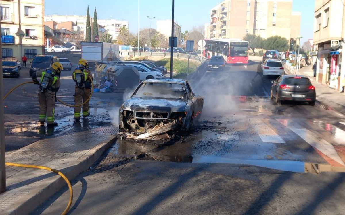 El vehicle s'ha incendiat quan sortia de la T-11 per entrar al barri de Torreforta.