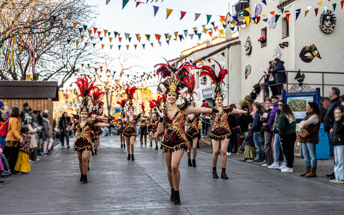 Les comparses de Carnaval tornaran a omplir PortAventura World durant el mes de març.