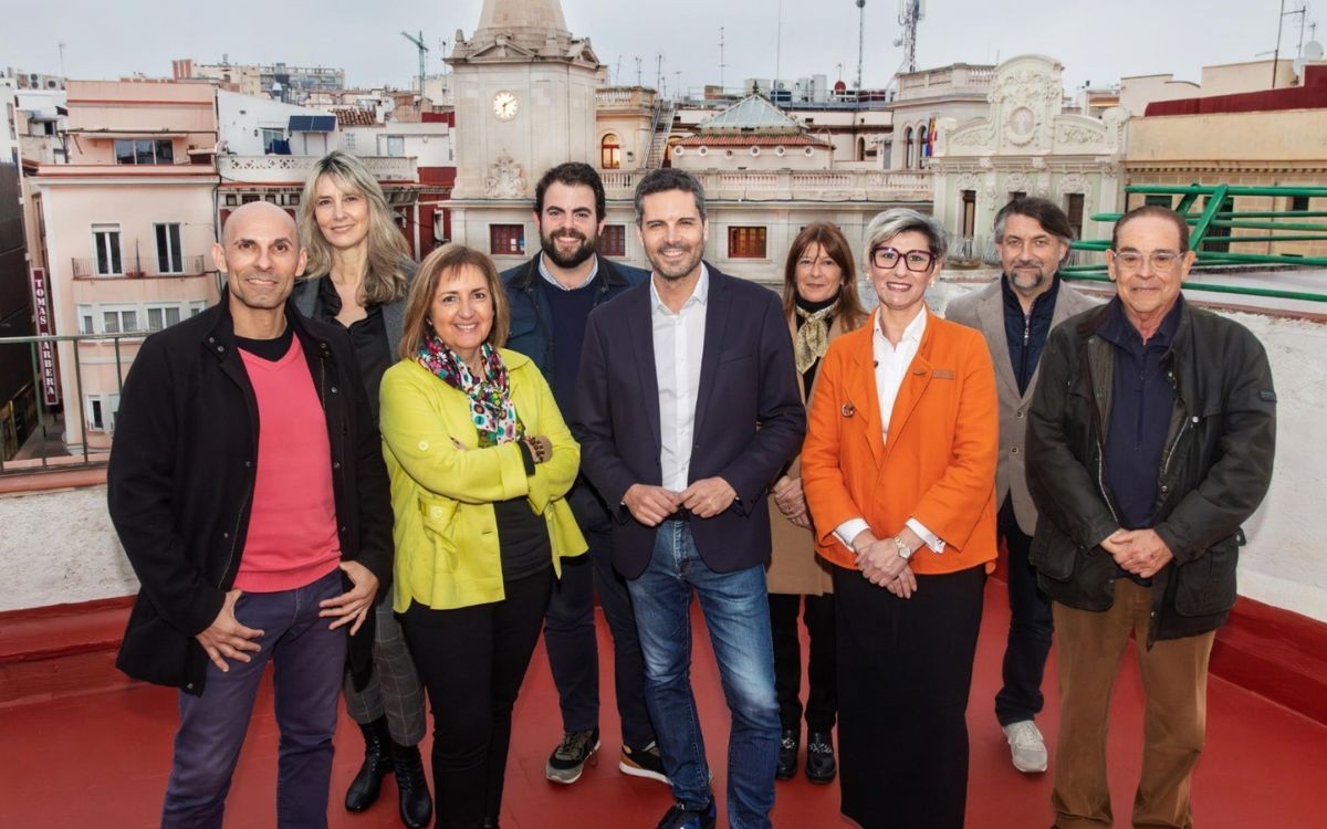 Fotografia de família dels membres de la nova executiva del partit