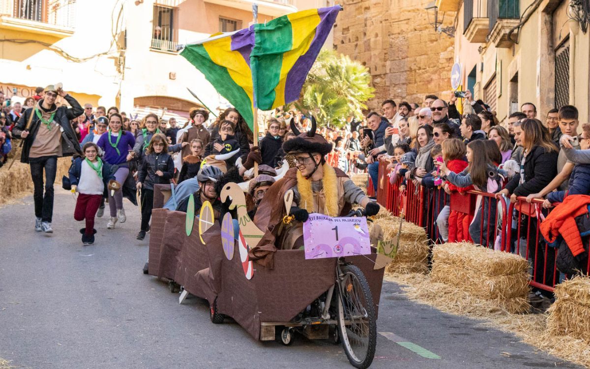 La Baixada del Pajaritu és un dels actes més esbojarrats del Carnaval de Tarragona.