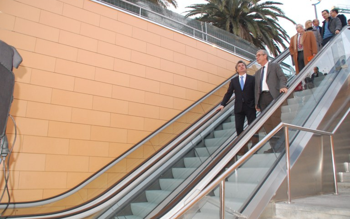 Les escales mecàniques de la plaça dels Carros de Tarragona es van inaugurar l'any 2012.