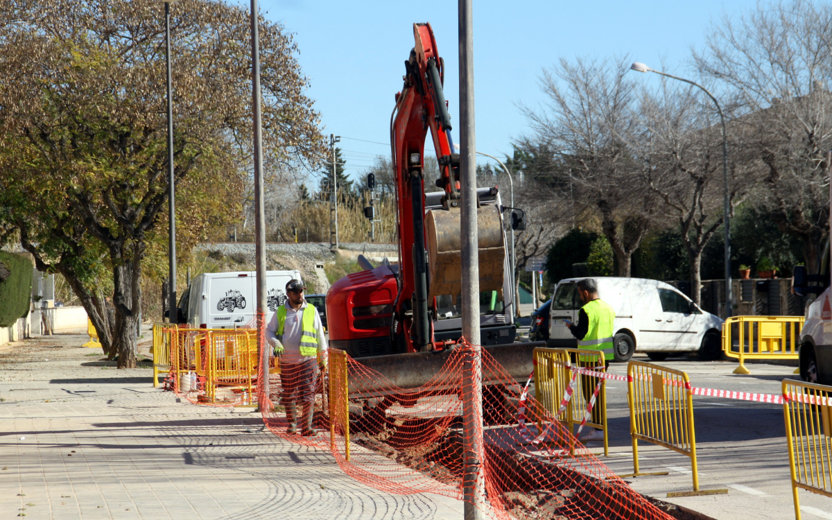 Les obres a la xarxa pluvial d'Altafulla s'allargaran durant sis setmanes.