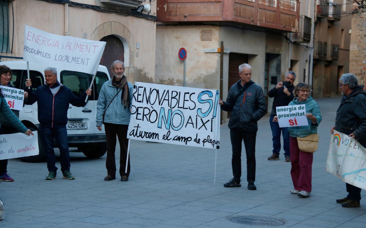 La protesta es va convocar aprofitant una reunió amb l'empresa, que finalment no va assistir