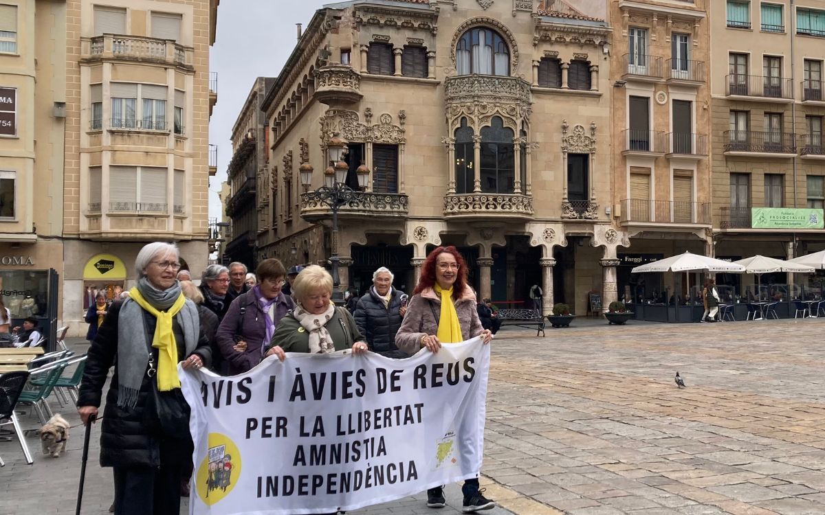 De dilluns a dissabte, fan tres tombs al Mercadal i un clam davant l'Ajuntament