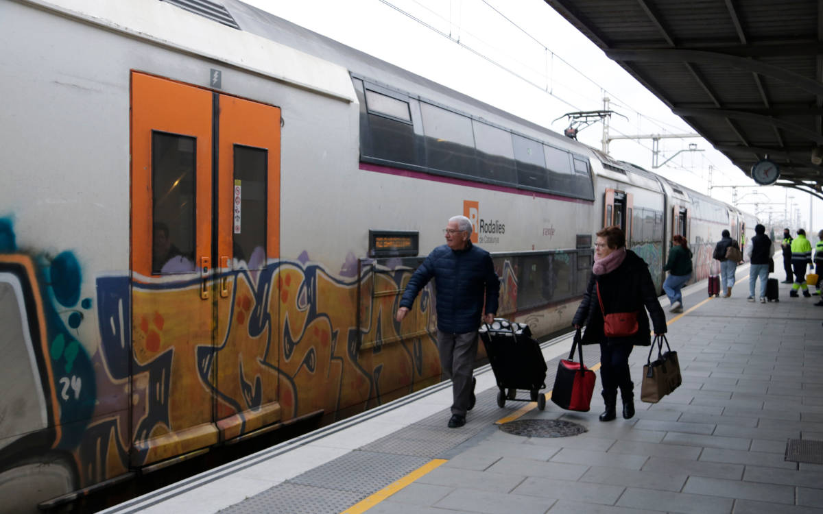 Els usuaris del corredor ferroviari sud lamenten la situació del servei de Rodalies i asseguren estar "al límit".