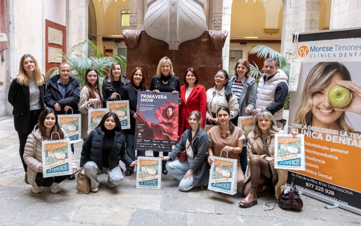 Foto de família de la presentació de la segona edició del Primavera Show.